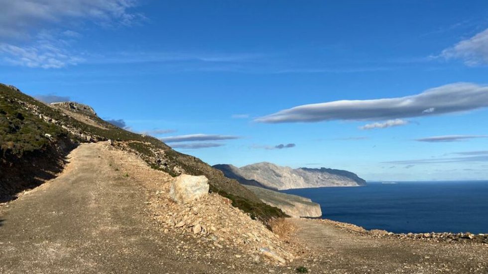paranomoi dromoi amorgos
